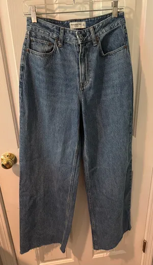 Abercrombie & Fitch Curve Love Wide Leg High Rise Jeans NWT Sz 25 | 90s Baggy thumbnail 1