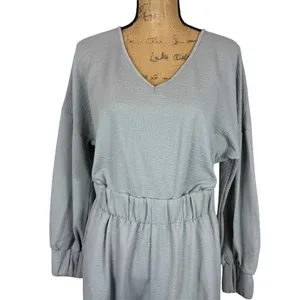 NWT Halara Long Sleeve V-Neck Jumpsuit Gray‎ Wide Leg Athleisure Size Medium thumbnail 2