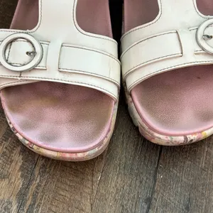 Alegria Vista‎ White Patent Floral Platform Slide Sandals Buckle Straps Size 40 thumbnail 3