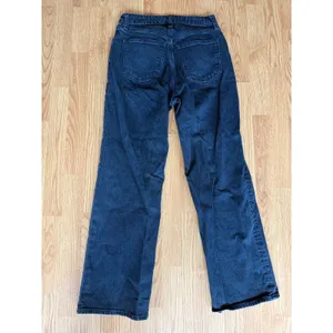 Abercrombie Curve Love The '90s Relaxed Jean High Rise thumbnail 4