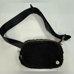 lululemon athletica Black Sherpa Crossbody Belt Bag thumbnail 15