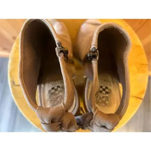 Vince Camuto Kyleena Beige Suede Tassle Block Heel Sandal Shoes Women's Size 6.5 thumbnail 6
