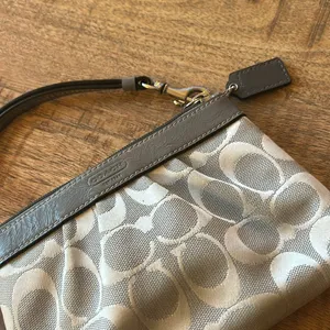 Coach Wristlet (B18)- Light Gray SIGNATURE 1941 thumbnail 7