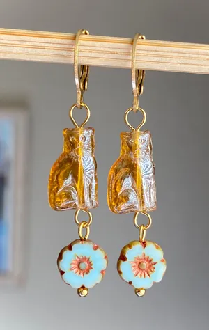 Handmade quality Czech glass cat & flower cute boho fairy style dangle earrings🌸 thumbnail 1