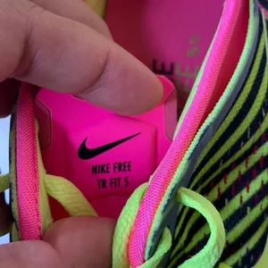 Nike Free Tr Fit 5 Pink Pow/Volt Black Athletic Shoes Size 7 thumbnail 6