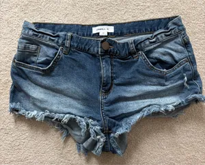 O'Neill Blue Low Rise Women’s Jean Shorts Frayed Bottom Size 30 thumbnail 1
