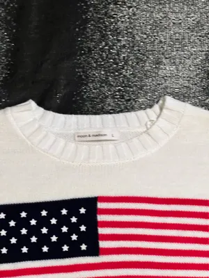 Moon & Maddison Womens large American Flag cropped boxy fit long sleeve sweater thumbnail 4