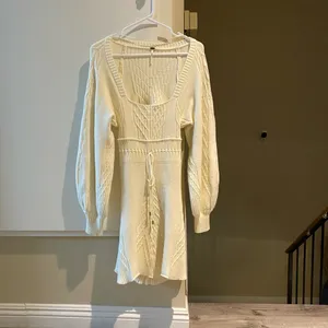 Free people Elegant Cream Knit long sleeve sweater mini Dress, size S thumbnail 3