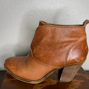 Lucky Brand Ehllen Distressed Tan Ankle Boots Size 8.5 thumbnail 3