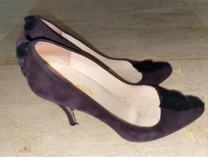 Prada Auth‎ Purple Suede Classic Pump Ruffle Heel 4” Shoe Size 37.5 US 7 thumbnail 1