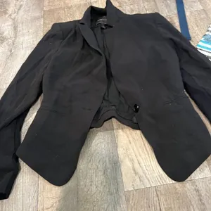 BCBG Maxarzia small black blazer‎ thumbnail 8