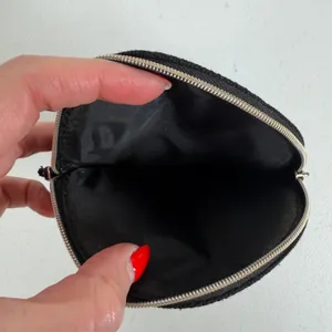 Victoria's Secret Coin Purse Keychain Black Canvas Pink Heart Zip Pouch Round thumbnail 6