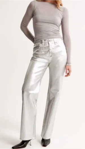Abercrombie & Fitch Women's Metallic Silver Straight-Leg High-Rise Jeans Size 26 thumbnail 1