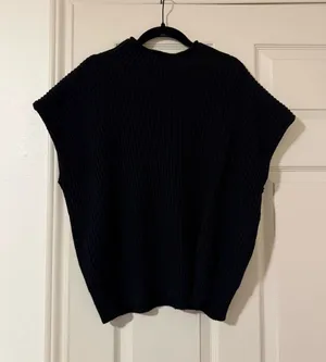 Black sweater top Size M thumbnail 1