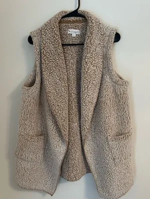 KoolaBurra by UGG Sherpa Vest Faux Fur Sleeveless Cozy Boho Beige Travel Size‎ L thumbnail 1
