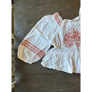 Universal Threads women's Boho White/Terracotta Floral Embroidered Peplum‎ Blouse thumbnail 2