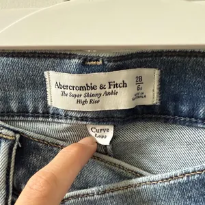 Abercrombie Curve Love Super Skinny Ankle Jeans Size 28 6S Light Blue Wash thumbnail 4