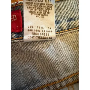 Levi's 550 Jeans Womens Petite 12 Light Wash Blue Relaxed Tapered Mid Rise thumbnail 3