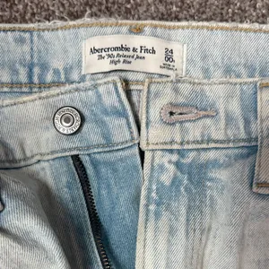 ⭐️Abrecrombie High Waisted Jeans thumbnail 2