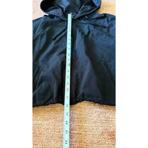 Forever 21 Black Cropped Hooded Windbreaker Jacket Size M thumbnail 4