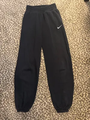 Women’s Nike Sweatpants thumbnail 2