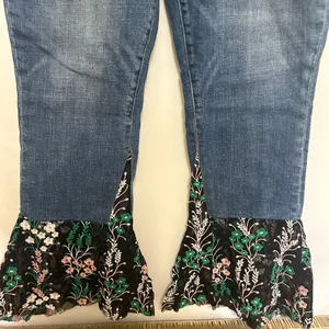Anthropologie Pilcro and the Letterpress Flare Flounce Floral Hem Jeans Size 30‎ thumbnail 7