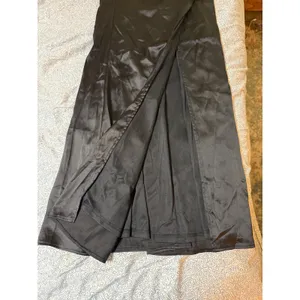 NWT Lulus Size Small Stunning Arrival Black Satin Off-The-Shoulder Maxi Dress thumbnail 4