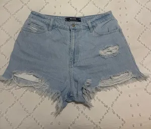 Hollister Ultra High-Rise Mom Shorts thumbnail 1