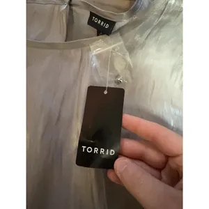 Torrid Women Abbey Iridescent flutter sleeve top 2X‎ Silver Blouse Metallic NWT thumbnail 7