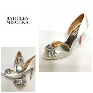 New. Womens Badgley Mischka Nikki Peep Toe Heels, White. Retails $245 thumbnail 13