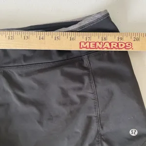 Lululemon Low Rise Athletic Shorts Athleisure Performance Black Women's Size 12 thumbnail 9