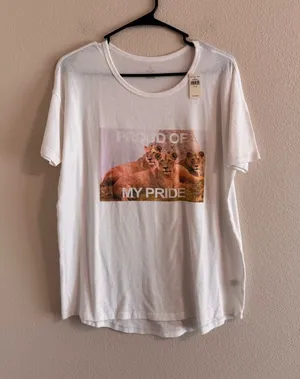 NWT White Graphic Crew Neck T-Shirt thumbnail 1