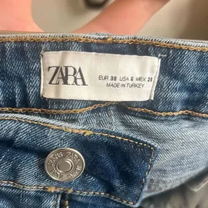 ✨Zara Mid Rise Skinny Ankle Sz 6 Jeans Raw Hem Dark Wash Distressed Destroyed✨ thumbnail 7