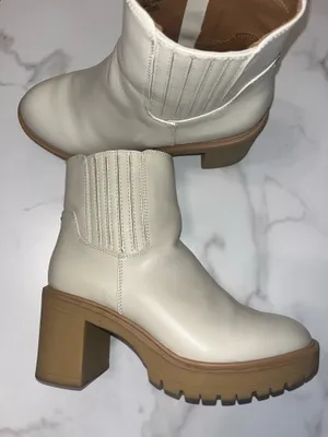 Universal Threads White/cream boots ankle thumbnail 5
