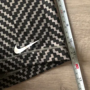 Nike pro women’s shorts. Large thumbnail 8
