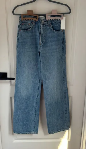 Aritzia Denim Forum The Farrah Hi-Rise Wide Jean in 7 Yrs Bleu Taboo thumbnail 1