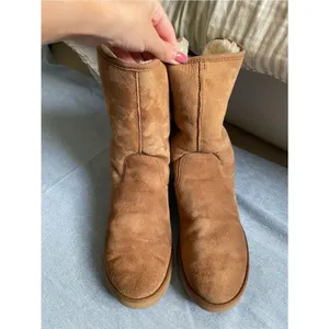 Women’s UGG Romely Cuffable Boots Size 9 Shearling Fur Lined Winter Cold Weather thumbnail 3