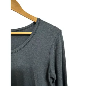 Lululemon‎ women's grey long sleeve scoop neck tee size 2 thumbnail 2