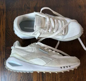Women’s Reebok Suede Comfort Foot Bed Ortholite Off-White Athletic Shoes, size 7.5 thumbnail 1