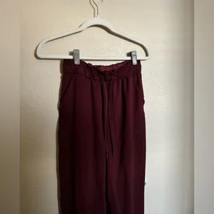 Lululemon Keep Moving‎ 7/8 Pant Size 4 in Red Cassis thumbnail 2