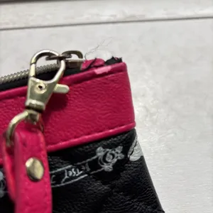 Betsey Johnson Quilted Heart Wristlet Wallet – Black & Pink Y2K Era‎ thumbnail 6