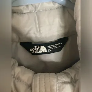 The North Face Silver Gray Down Puffer Coat Winter Jacket Small thumbnail 3