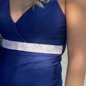 Navy blue Faviana formal / prom / maxi dress with silver beaded belt. Size: 0. thumbnail 3