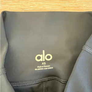 Alo Yoga High Waist Bike Shorts Size XS Black thumbnail 2