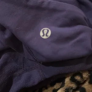 Lululemon full length size 8 purple leggings thumbnail 5