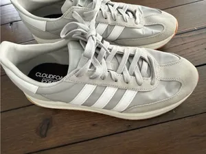 Title: adidas Women’s Run 70s 2.0 Sneakers Size 11 Light Gray Athletic Shoes thumbnail 3
