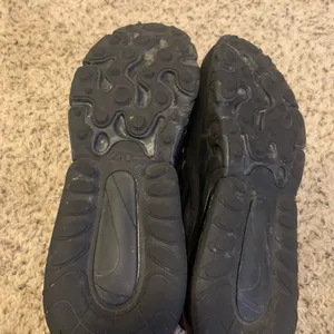 Nike Air Max 270 React GS Black Running Shoes thumbnail 9