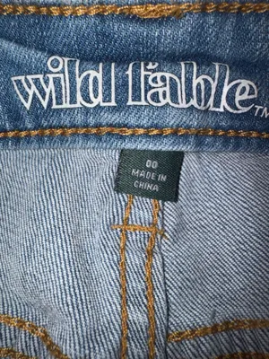 Wild Fable Women’s Light Wash Distressed Straight Leg Jeans Size 00 thumbnail 4