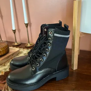Tommy Hilfiger Women's Tesse Logo Lace up Combat Booties Black Boots NEW‎ Size 6 thumbnail 4