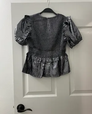 The Clothing Exchange Company | NWOT | Metallic Smocked Puff Sleeve Top | L | Dark Grey | CT7721 thumbnail 2